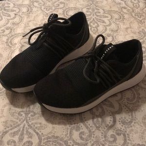 Under Armour size 8 women’s sneakers
